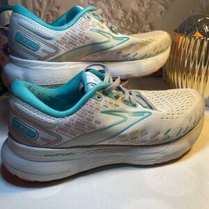 Brooks Women's Athletic Shoes - White and Teal Sz 11